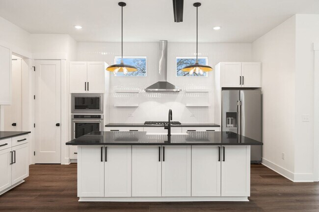 Building Photo - Gorgeous 4-bedroom, 4-bathroom Modern Home Durham, NC