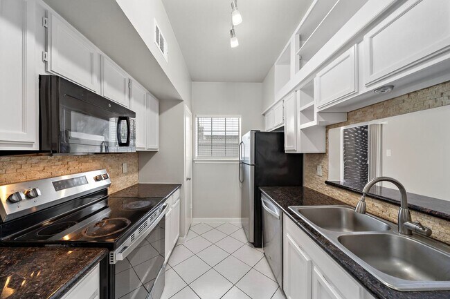Building Photo - 7396 Regency Square Ct