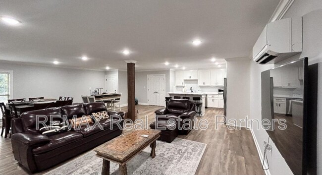 Building Photo - 1007 MS-42