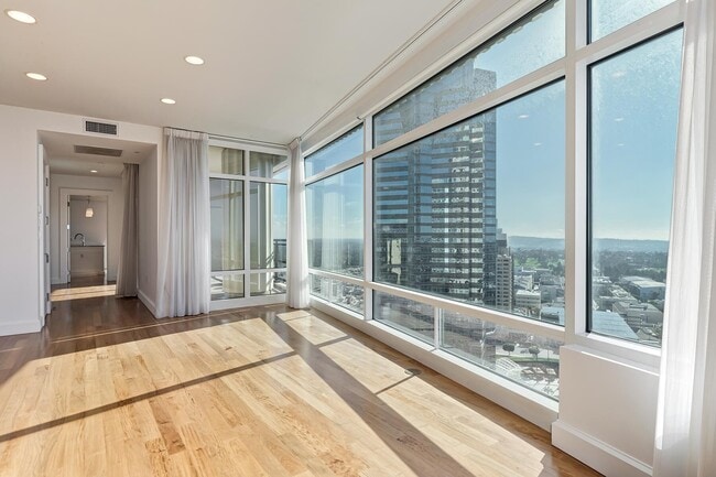 Building Photo - 1 W Century Dr