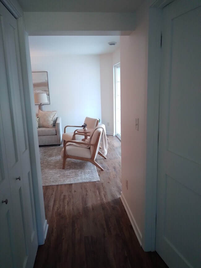 Building Photo - 2745 Hidden Dr