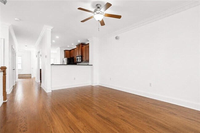 Building Photo - 5490 Glenridge Park NE