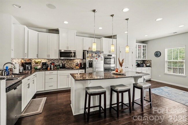 Building Photo - 4011 Zilker Park Dr