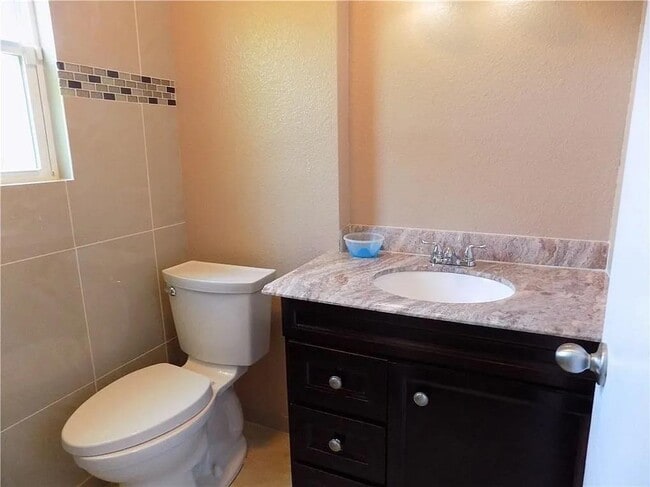 Building Photo - 8402 Leesburg Cir