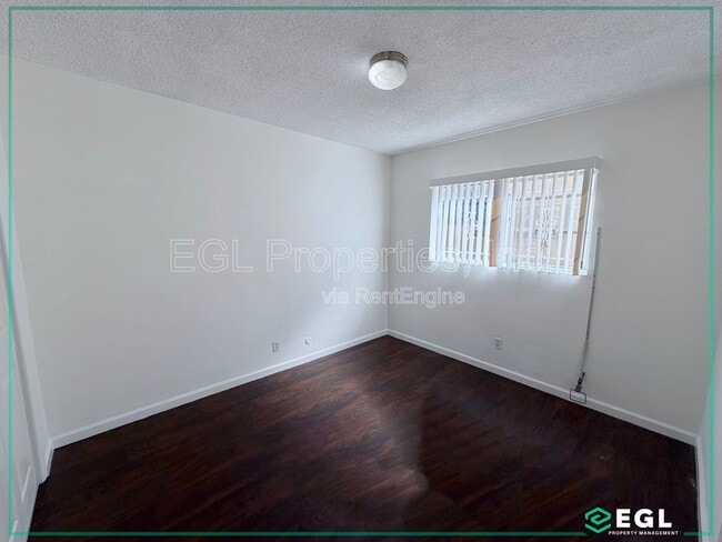 Building Photo - 126 Jullien St