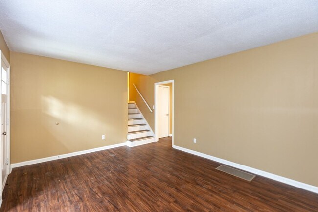 Building Photo - Pet-Friendly 3BR with Bonus Room, Deck & G...