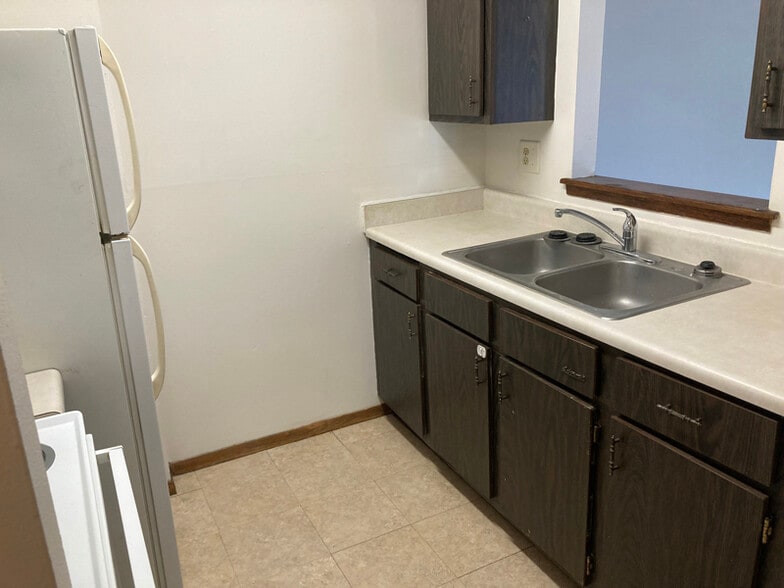 Building Photo - 10628 W Bobolink Ave