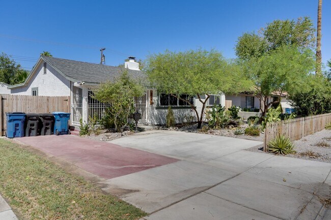 Building Photo - Charming 3-Bedroom Home in Historic John S...