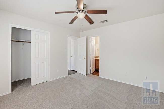 Building Photo - 228 Pearl Lake Dr