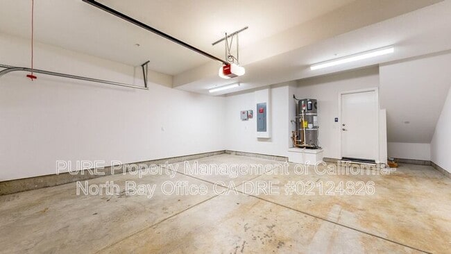 Building Photo - 221 Gambrel Cir