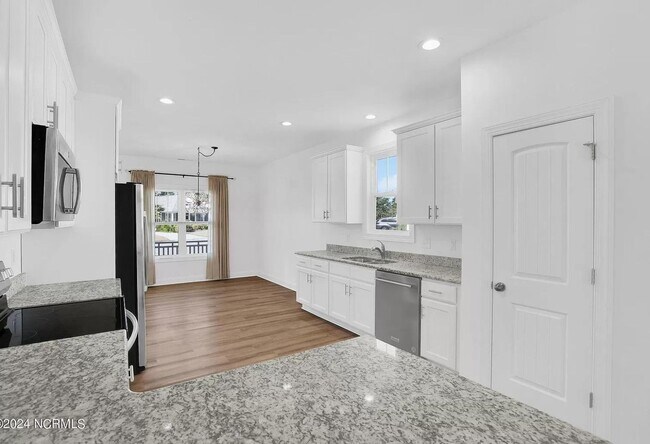 Building Photo - 455 Belvedere Dr