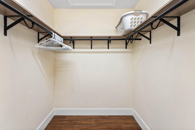 Building Photo - 858 Windermere Way