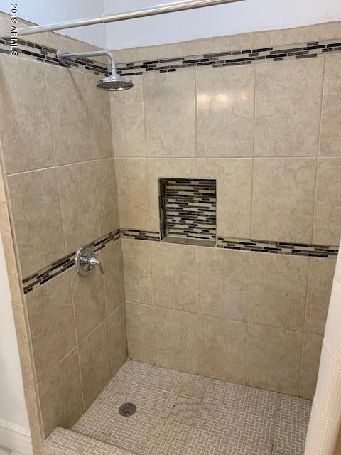 Building Photo - 702 S 1st St