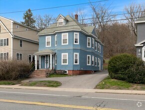 Building Photo - 609 River St