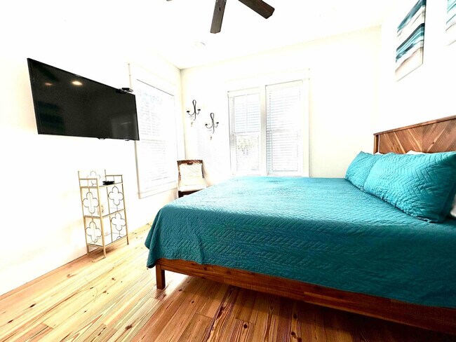 Building Photo - 87 Barracuda St