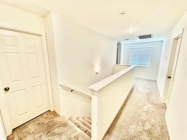 Building Photo - 6319 E Riesling Dr