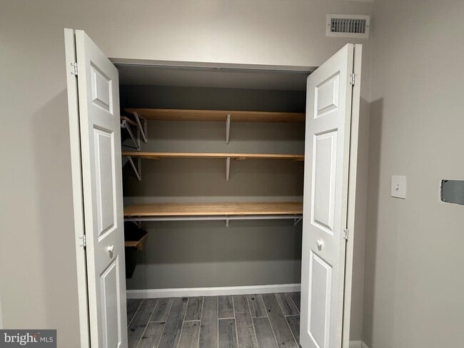 Building Photo - 16655 Macnaughton Ct