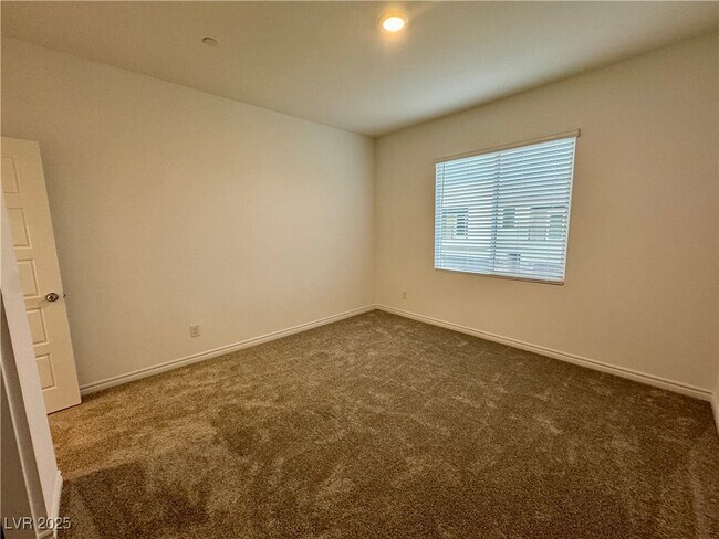 Building Photo - 337 Laurel Peak Dr