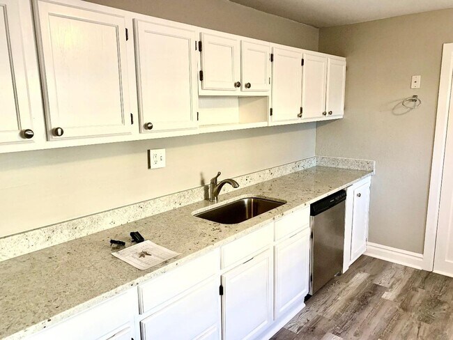 Building Photo - Spacious 4-Bedroom Home in Berkeley – Grea...
