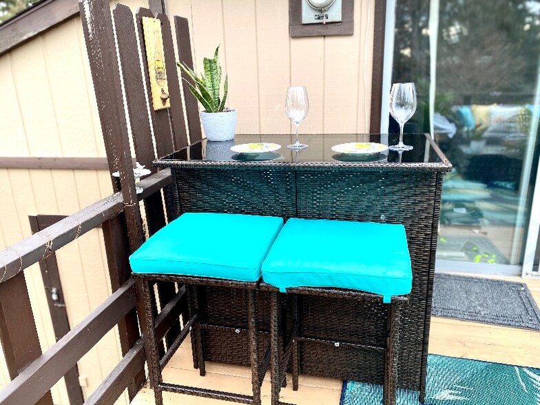 deck - 626 S Beeman St