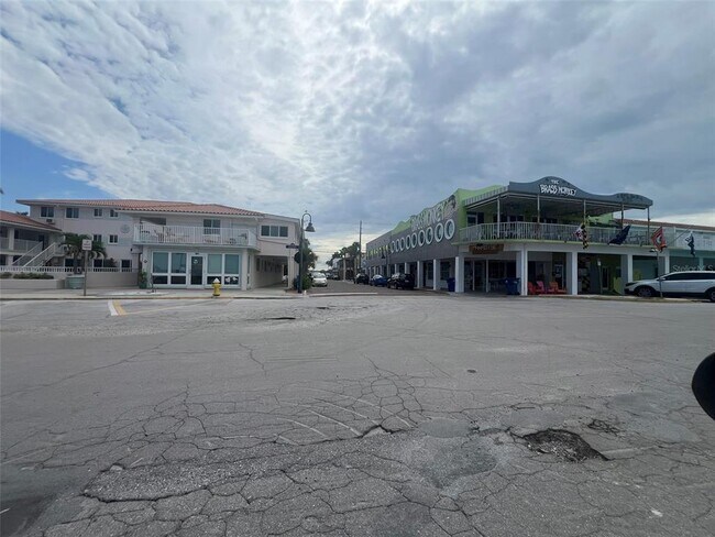 Building Photo - 1800 Pass a Grille Way