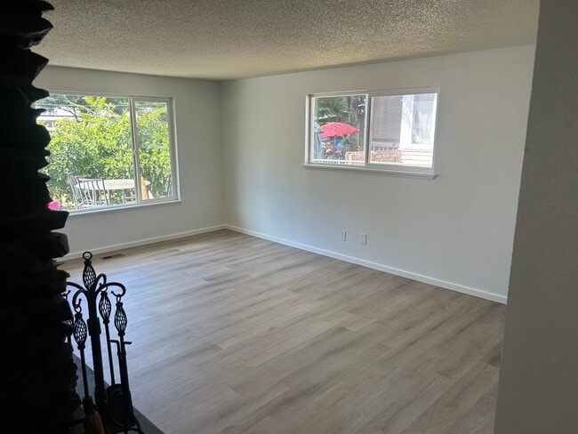 Building Photo - 6611 52nd Ave W