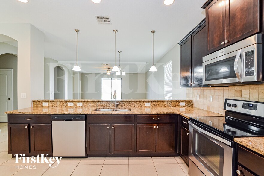 Building Photo - 607 Silverthorn Pl