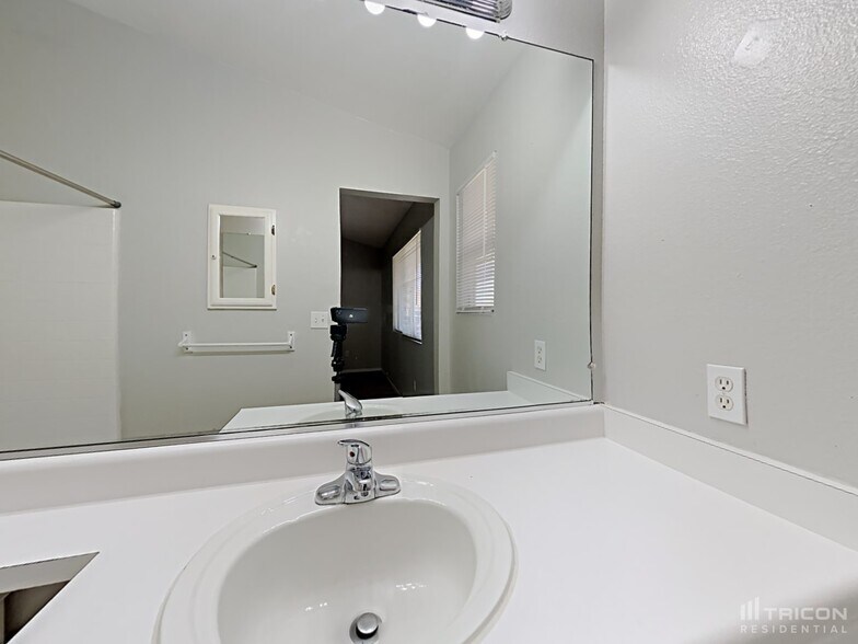 Building Photo - 8105 Shifting Sands Dr