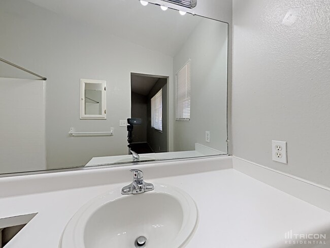 Building Photo - 8105 Shifting Sands Dr