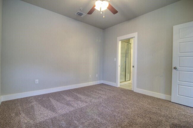 Building Photo - 7411 Pantherpaw St