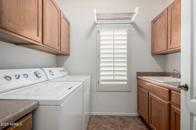Building Photo - 44087 Granite Dr