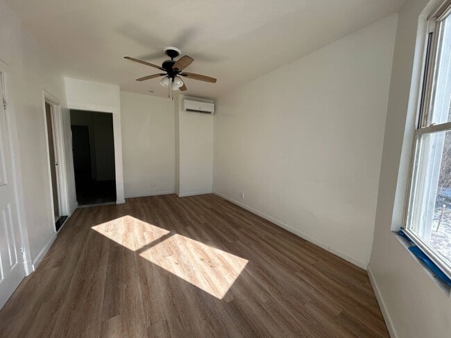 Building Photo - 681 Rhinelander Ave