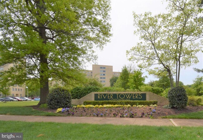 Building Photo - 6641 Wakefield Dr