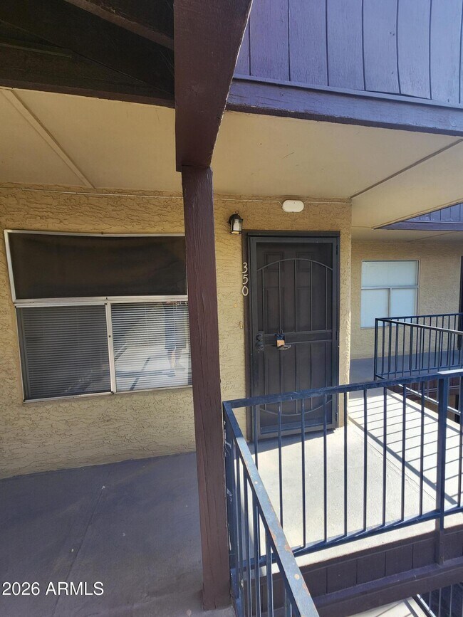 Building Photo - 461 W Holmes Ave