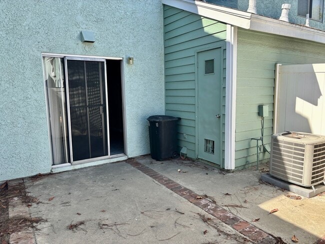 Building Photo - 5640 Riverside Dr