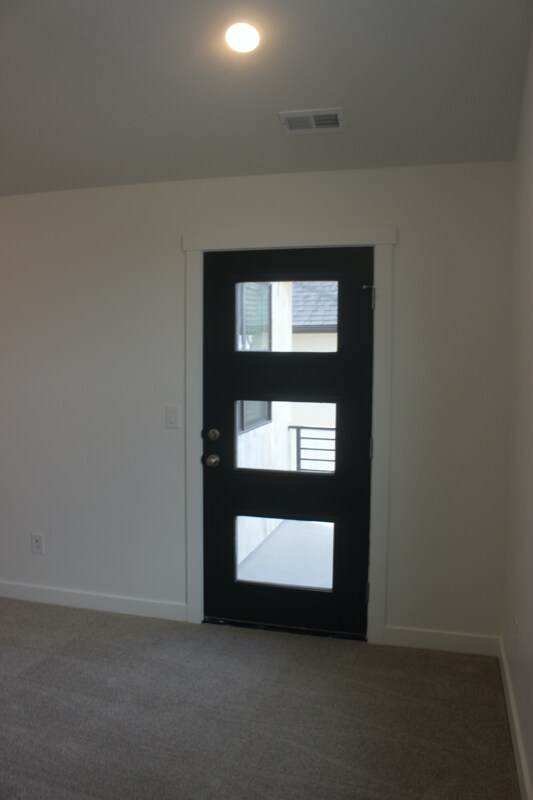 Building Photo - 172 E 1760 N