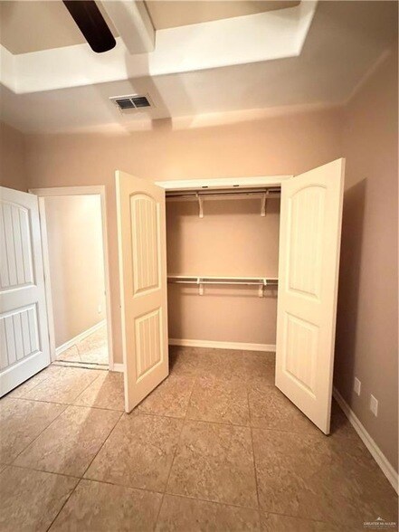 Building Photo - 1501 Granada Cir