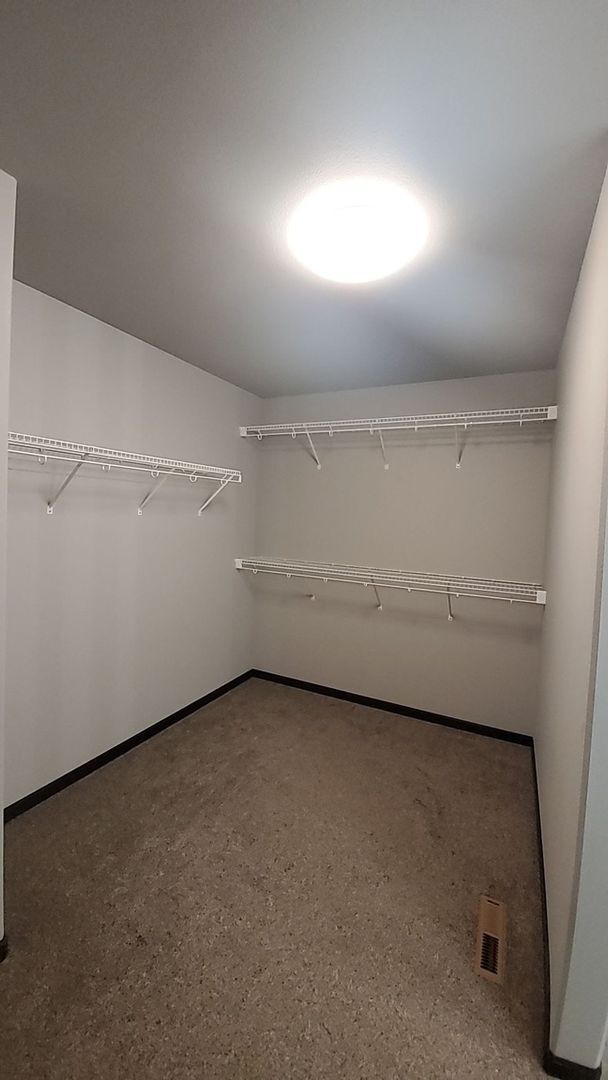 Building Photo - 6040 Kodiak Ln