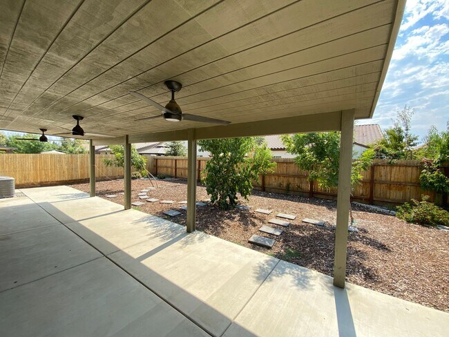 Building Photo - Lovely Newer Home with solar included.