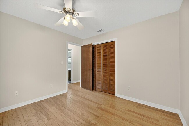 Building Photo - Available Immediately!