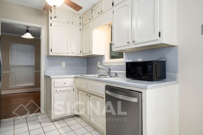 Building Photo - 2817 Altadena S Way