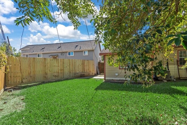 Building Photo - 7413 Dallas St