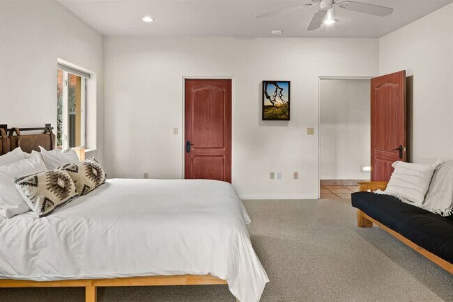 Building Photo - 123 Devils Kitchen Dr