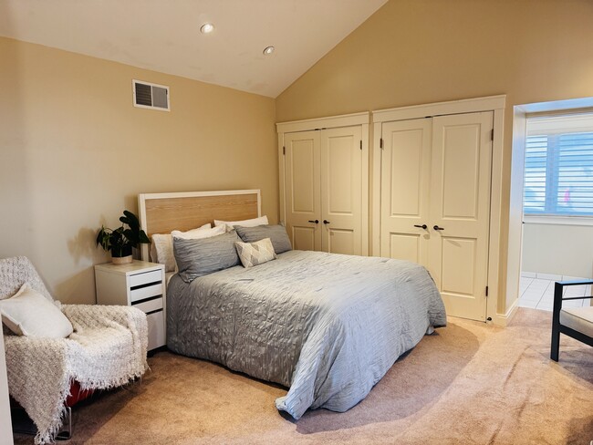 Private Bedroom with large deska and ensuite - 567 Riviera Cir