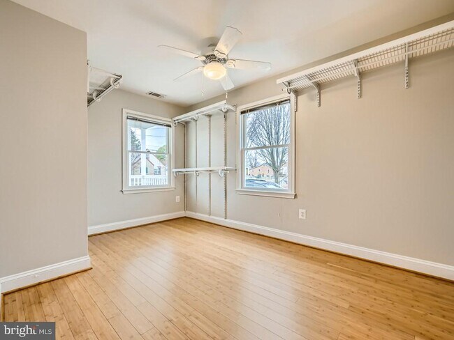 Building Photo - 107 Bayside Dr