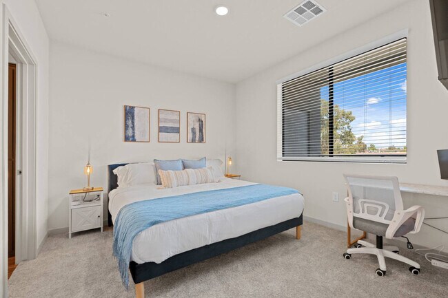 Building Photo - 711 W Broadway Rd