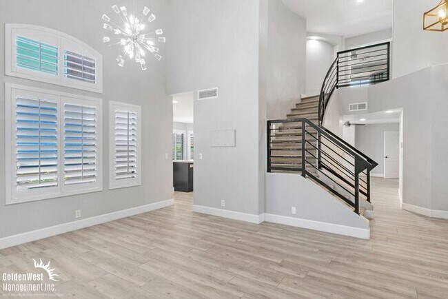 Building Photo - Modern 3bdm 3ba Home with Stylish Upgrades