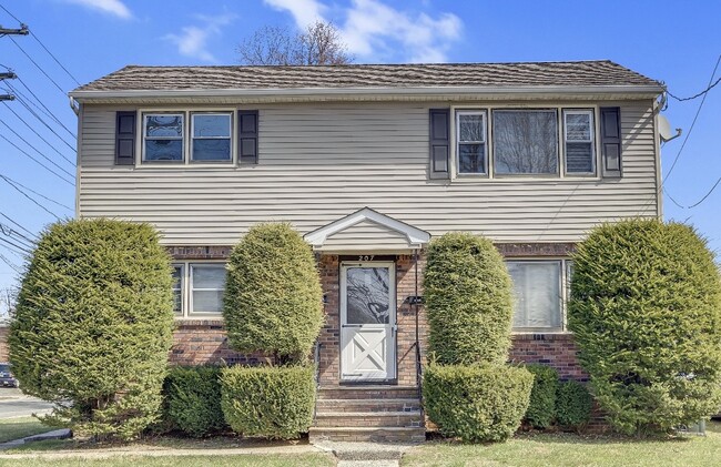 Building Photo - 207 Gertrude Ter