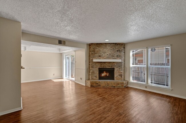 Summertree Place Living Room - Summertree