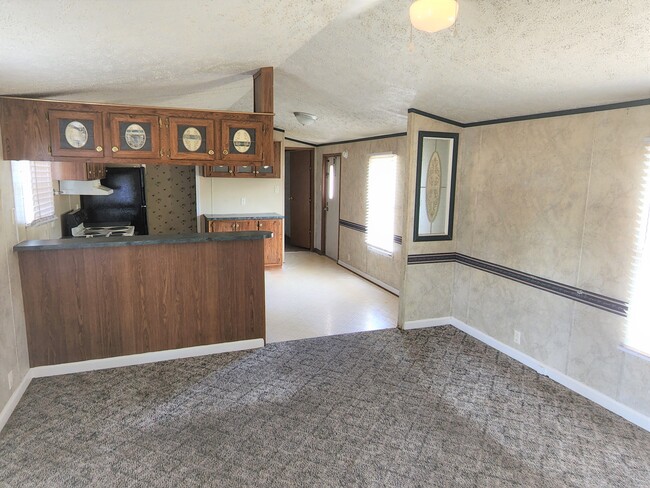 Building Photo - 120 Sandy Springs Ln